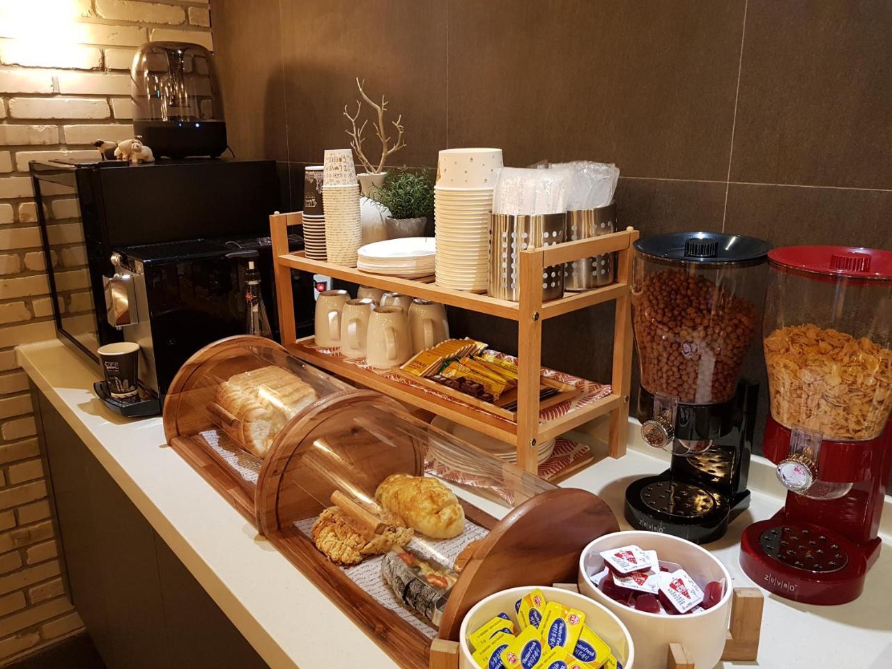 Hostel Cleo Seoul Hongdae Экстерьер фото
