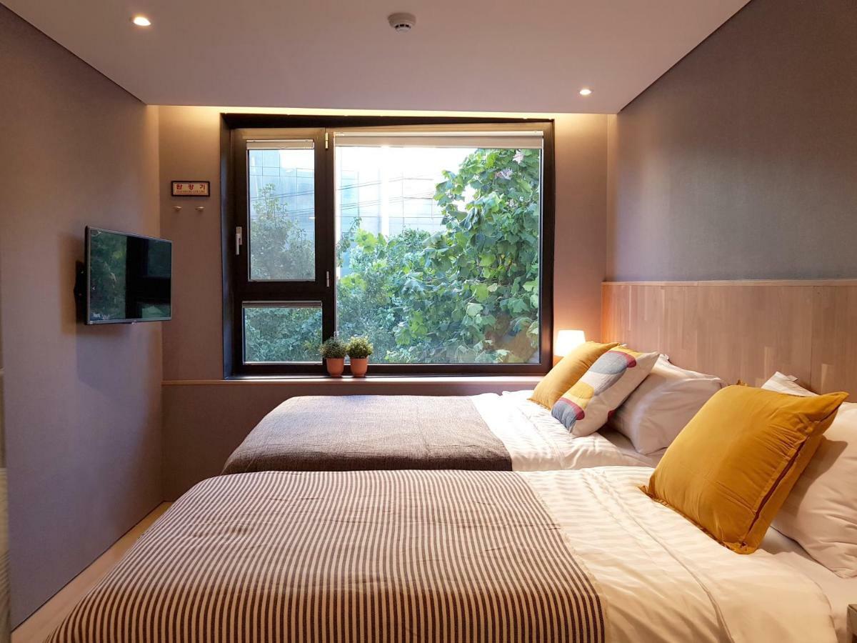 Hostel Cleo Seoul Hongdae Экстерьер фото